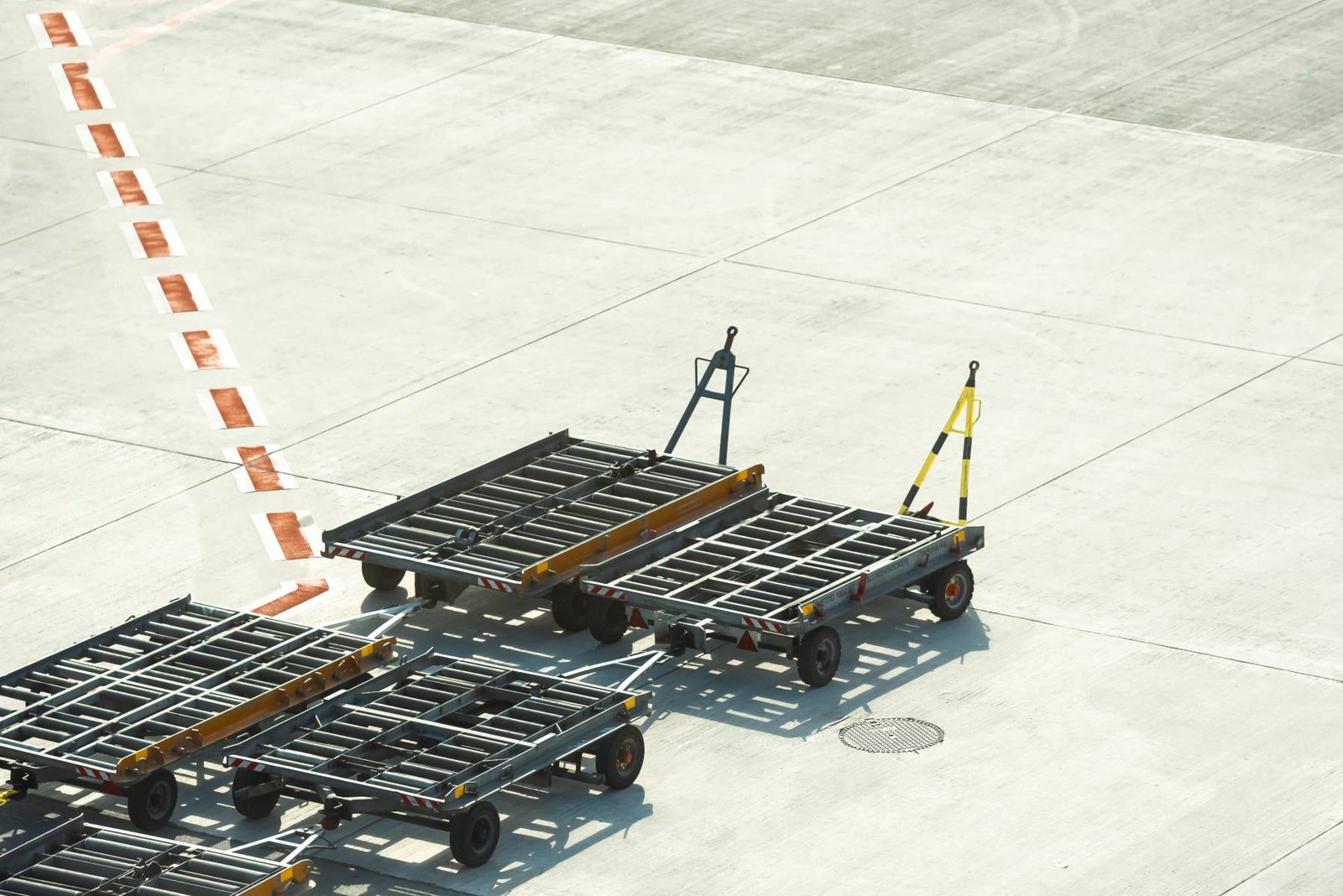 Ground support equipment positioned around an aircraft stand